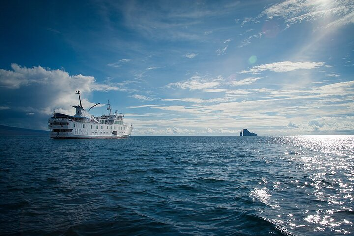 LA PINTA ORIGIN OF SPECIES ADVENTURE - SOUTHEASTERN (Thurs-Mon) - Photo 1 of 13